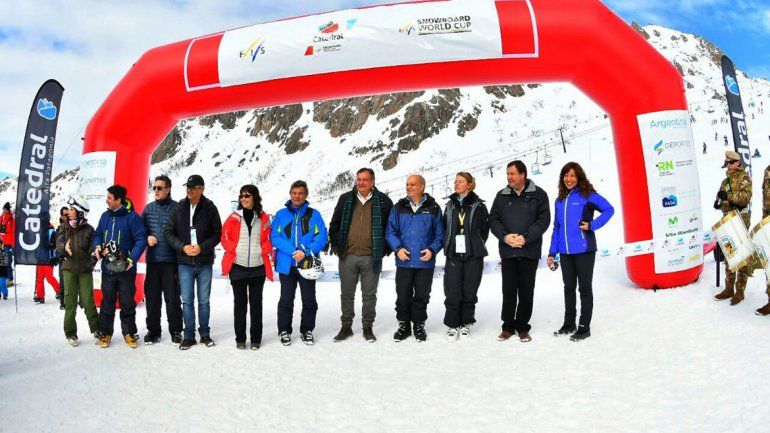 El gobernador Weretilneck siguió de cerca la Copa Mundial de Snowboard.