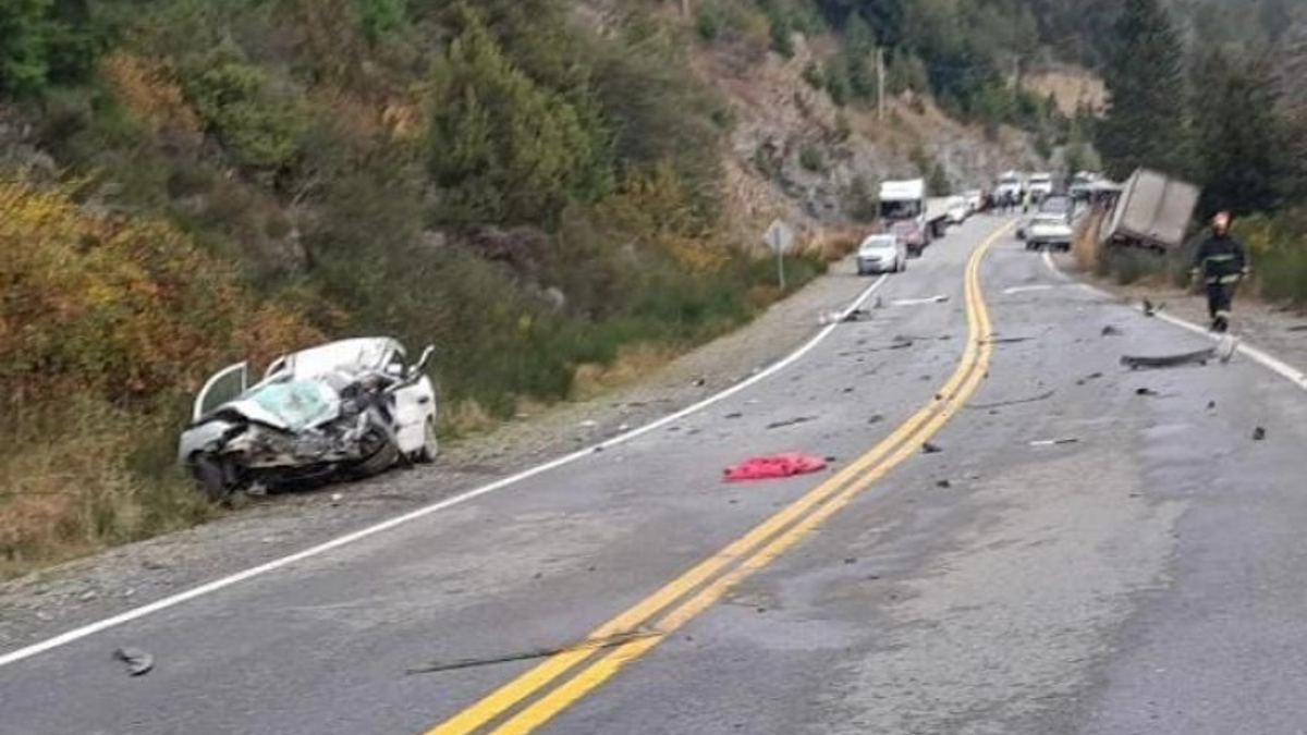 Un muerto en tremendo choque frontal cerca de Bariloche