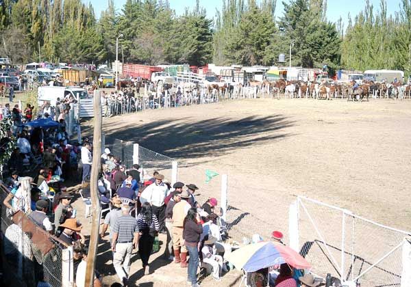 Miles de personas en las domas de Cuatro Esquinas