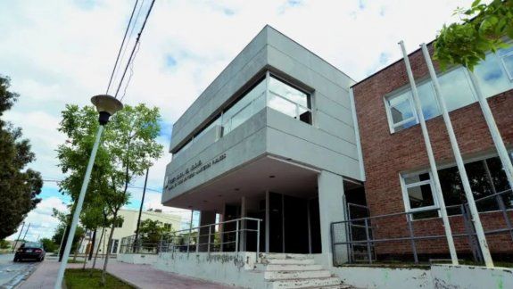 Abusador fue condenado tras admitir haber violado a su pareja y su hijastra