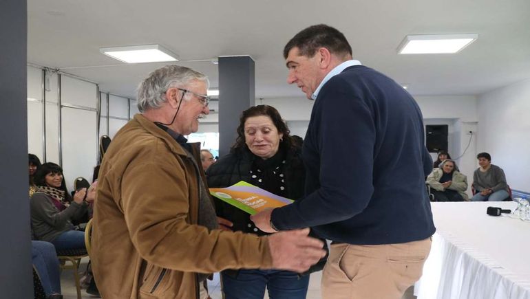 Alivio y emoción: Siete familias cipoleñas recibieron su escritura