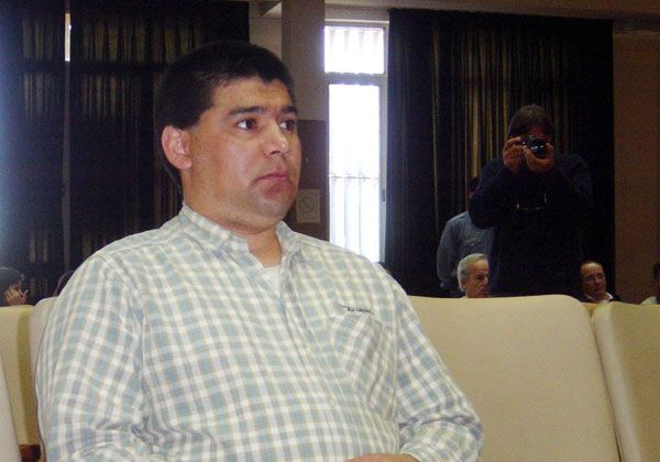 Sandoval pretende 500.000 pesos