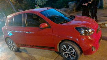 secuestraron un auto y una moto robada