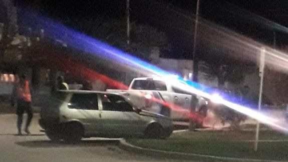 Dos detenidos por embestir a un policía y escapar 