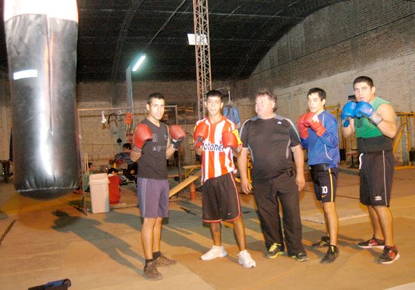 Los pibes de Cacho pelean en Oro