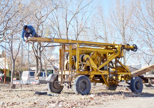 Trabajos para el riego de futura plaza en el CGT