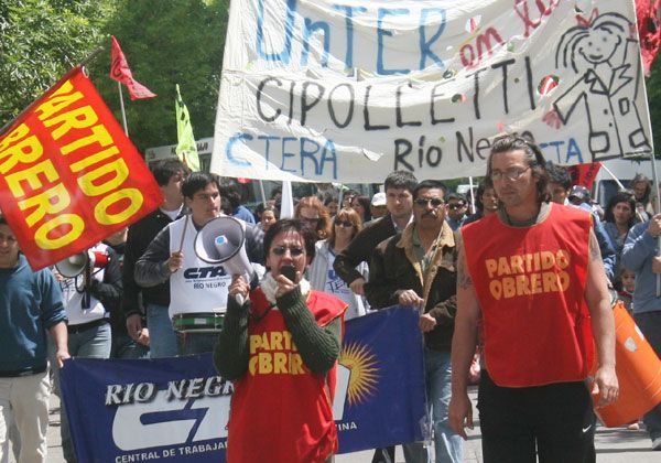 Convocan en la plaza San Martín