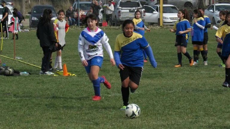 Río Negro celebra el Día de la Futbolista con encuentros en el Valle y la Costa