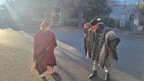 Los gauchos de Oro, Clara y Adrián, fueron vitoreados por los vecinos esta mañana.