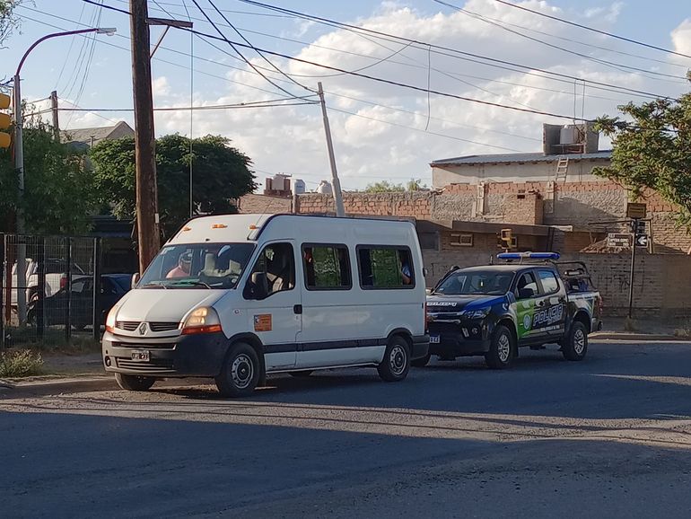 Los patrulleros interceptaron a la traffic por Circunvalación. Foto: FM Master Cipolletti 105.5