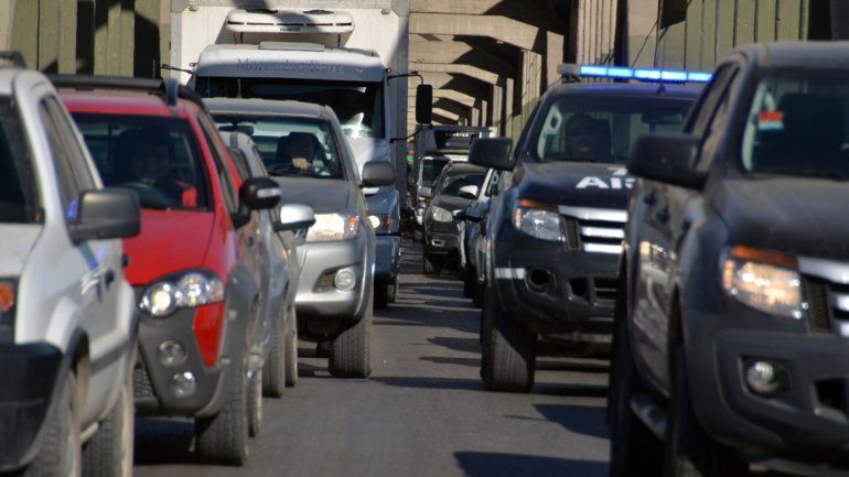 Así se vivió el primer día de caos de tránsito en los puentes