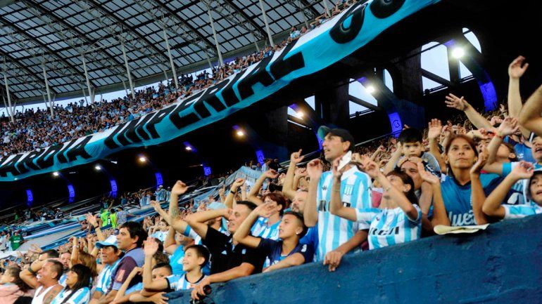 Racing busca reemplazar a Maximiliano Salas.