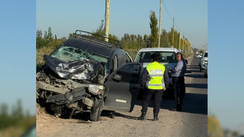 Impactante choque en la Ruta Chica: un auto quedó destrozado