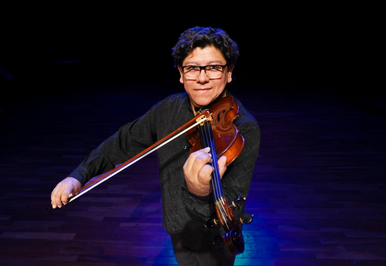Mauricio es el director de la Escuela Municipal de Música Cipolletti. 