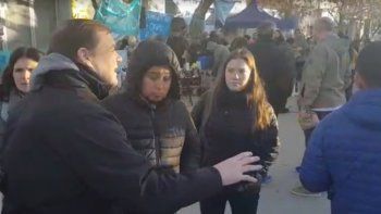 un grupo provida ataco a periodistas en tribunales   