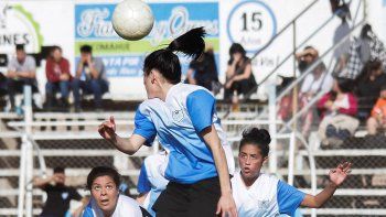 la seleccion de futbol femenino, lista para jugar