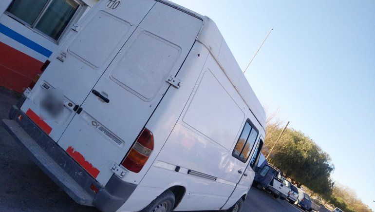 Atraparon a un cipoleño manejando una trafic con patentes truchas 