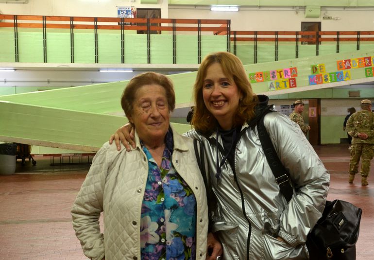 Florencia y Alba, madre e hija. Les gusta el nuevo sistema pero realizan una crítica constructiva.