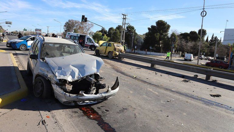 Impresionante triple choque en la Avenida Mosconi.