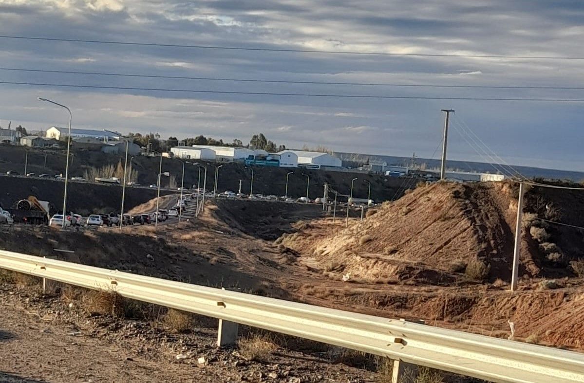Mega fila en el Tercer Puente