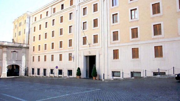 Vaticano: aislan a vecino del Papa en Santa Marta