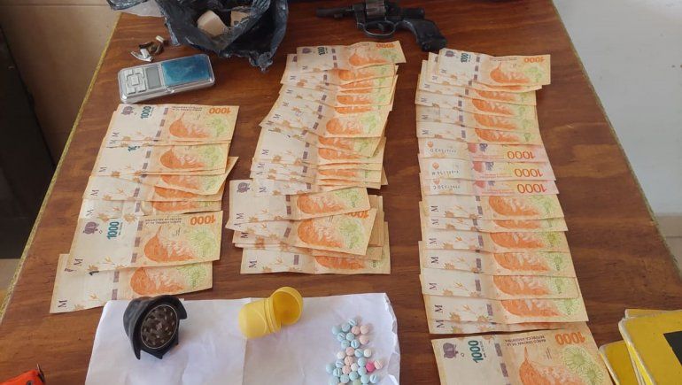 Secuestraron cocaína y dinero en efectivo en un exahustivo allanamiento