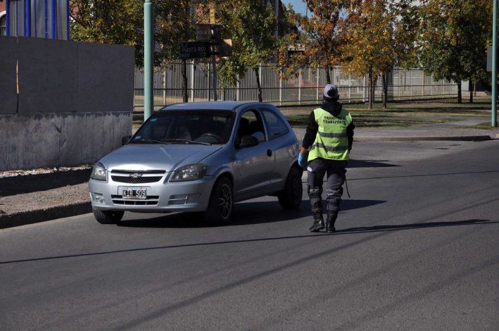 Nueve contravenciones y vehículos retenidos en Cipolletti