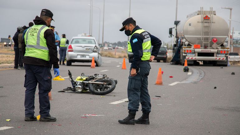 Autovía Norte: un motociclista murió al chocar contra un camión