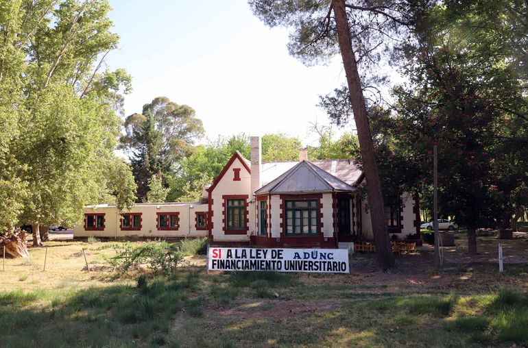 La Facultad de Ciencias Agrarias de Cinco Saltos a la que asistía el joven.