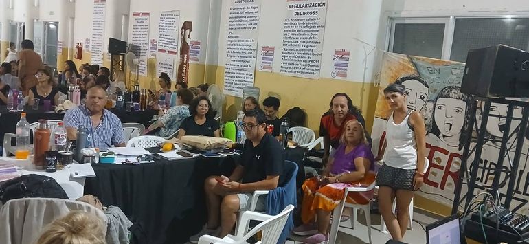 La seccional de Cipolletti acompañó el rechazo y convocatoria a paro.