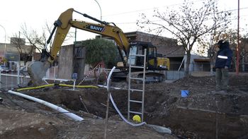 Arsa avanza con el recambio de cañerías cloacales en Cipolletti. Foto: Estefanía Petrella.