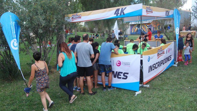La Corrida estuvo presente en el corso cipoleño recibiendo inscriptos.&nbsp;