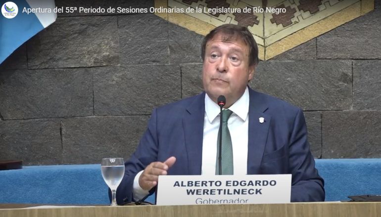 Alberto Weretilneck dirige su discurso en la apertura de sesiones de la Legislatura
