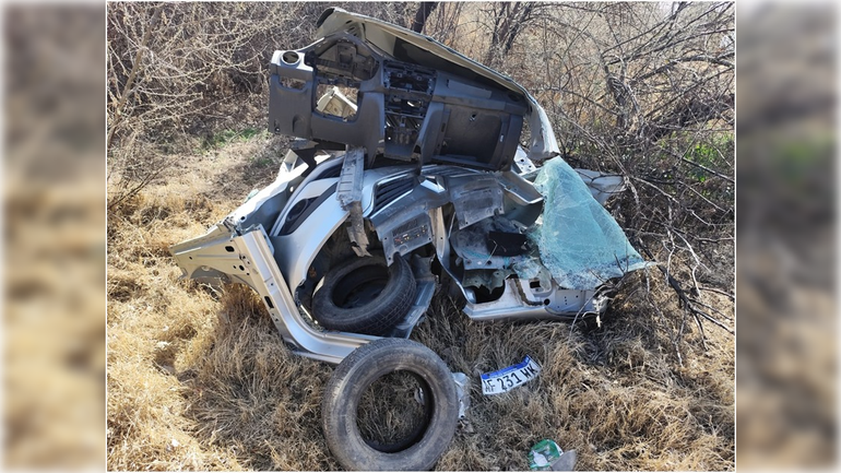 Las partes del auto estaban en una chacra en la zona de Cinco Saltos.
