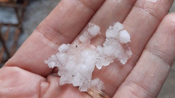¿Granizo? Sorpresa en algunas localidades del Alto Valle