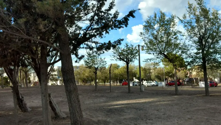 Nene fue a buscar la pelota, cayó a un pozo con brasas y sufrió graves quemaduras