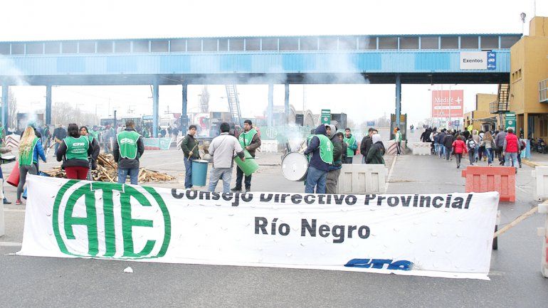 Estatales protestarán mañana en los puentes