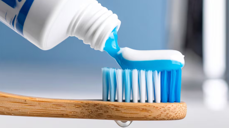 La pasta dental retirada de los comercios pertenece a una de las líneas más vendidas en farmacias y supermercados del país.