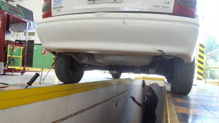 El taller de Cinco Saltos suele desbordar en el verano