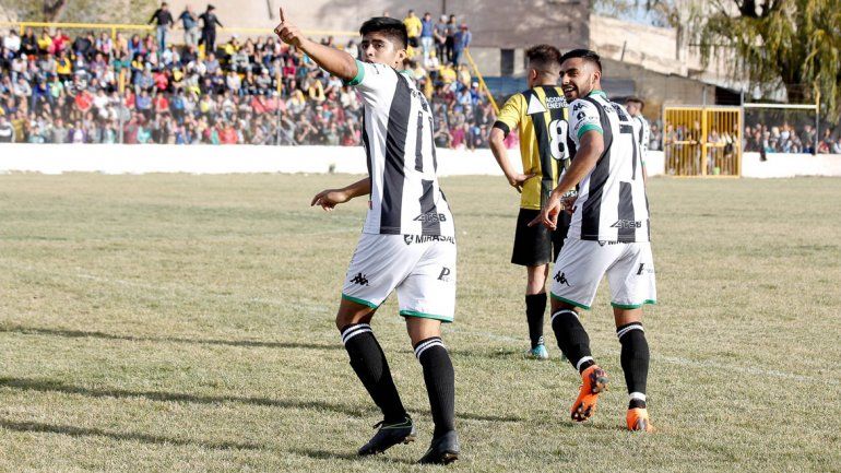 Romero celebrando el primero de los dos goles que aportó en la final. El 9 tuvo un gran semestre y se quiere quedar.