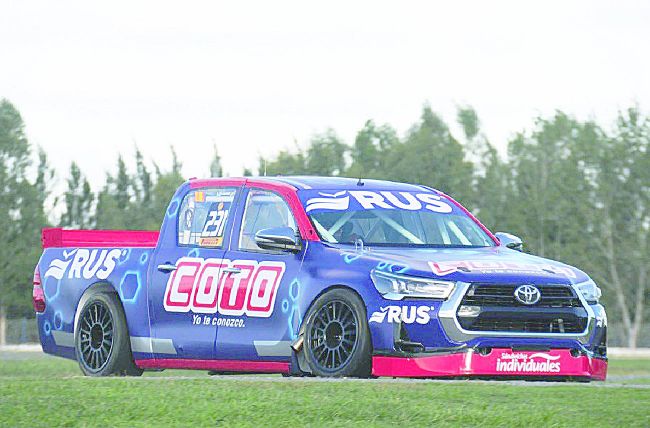 La Hilux de Urcera dejó al Larrauri Racing y ahora es preparada por el Maquin Parts.