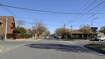 La esquina de Alberti e Ingeniero Pagano donde se realizó el ritual que inquieta a los vecinos y genera misterio y temor.