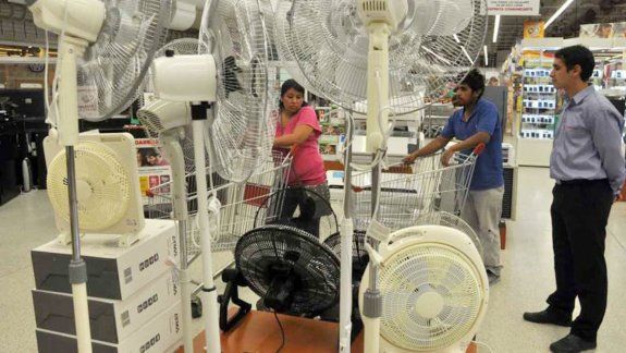 De todos los tamaños y colores, después de años de pocas ventas y estar ocultos, los ventiladores volvieron a ocupar un lugar central en las góndolas.