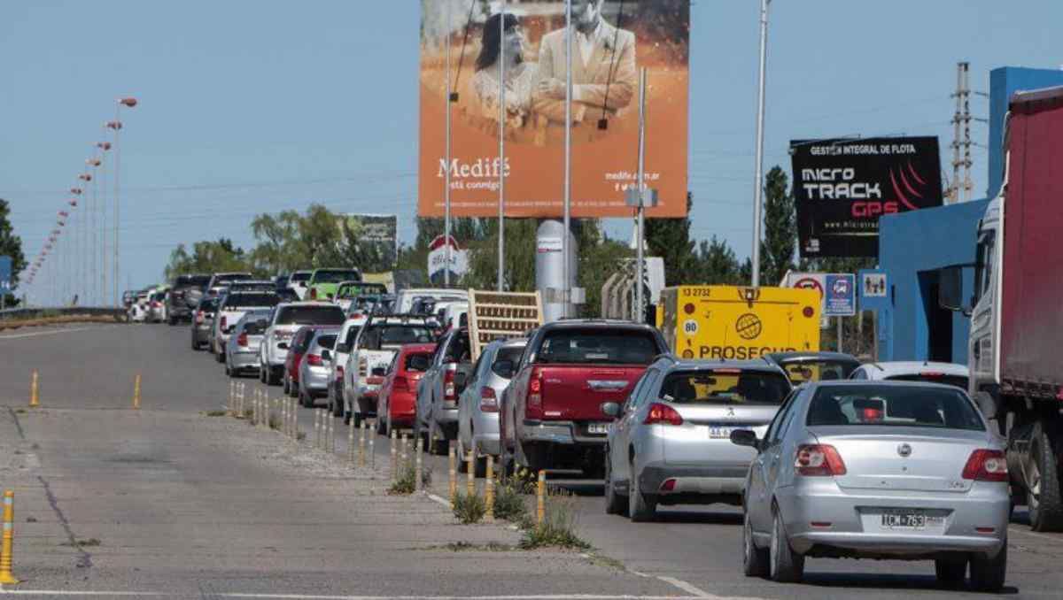 La Muni de Cipolletti detectó que la mayoría de los carteles no tiene habilitación. Foto: archivo.