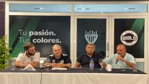 Himelfarb (Vice 2°), Rapazzo Ceso (Presidente), Bastías (presidente subcomisión de fútbol) y Perilli (asesor de la subcomisión de fútbol) del Club Cipolletti 2023.