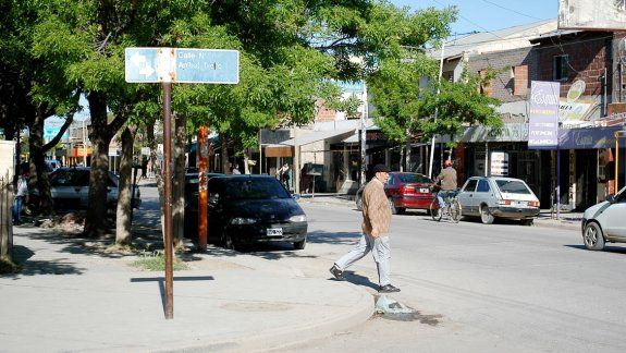 Vecinos que desarrollan sus actividades en calle Esquiú se muestran muy atemorizados por el adolescente.