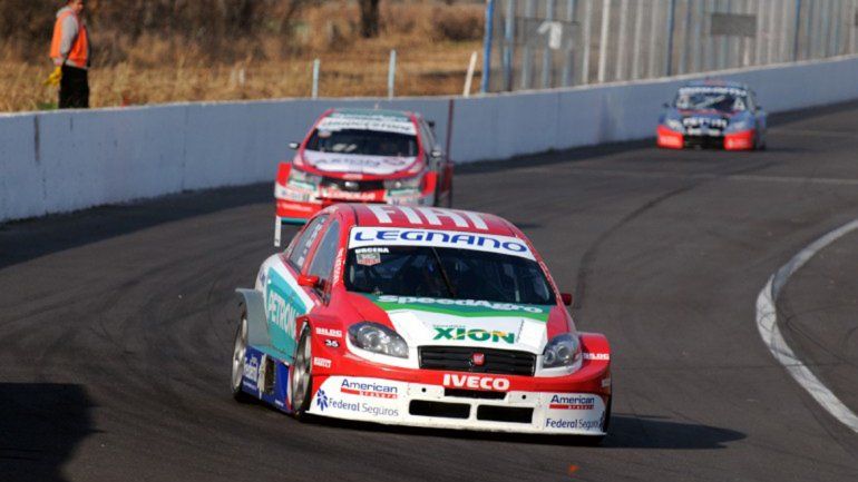 Manu va por el título