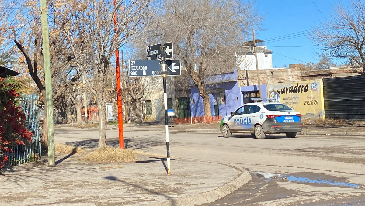 Esta mañana, un medidor de gas sobre la calle Ecuador al 800 presentaba una fuga de gas que alertó a los vecinos.
