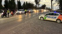 El conductor de un Fiat Palio escapó de un control de tránsito entre Cipolletti y Fernández Oro. Zafó de la causa judicial con una probation. El conductor de un Fiat Palio escapó de un control de tránsito entre Cipolletti y Fernández Oro. Zafó de la causa judicial con una probation.