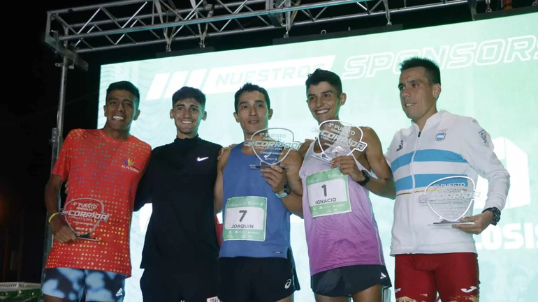 Arbe encabezando la premiación de La Corrida de Cipolletti. Fotos: Anahí Cárdena&nbsp;